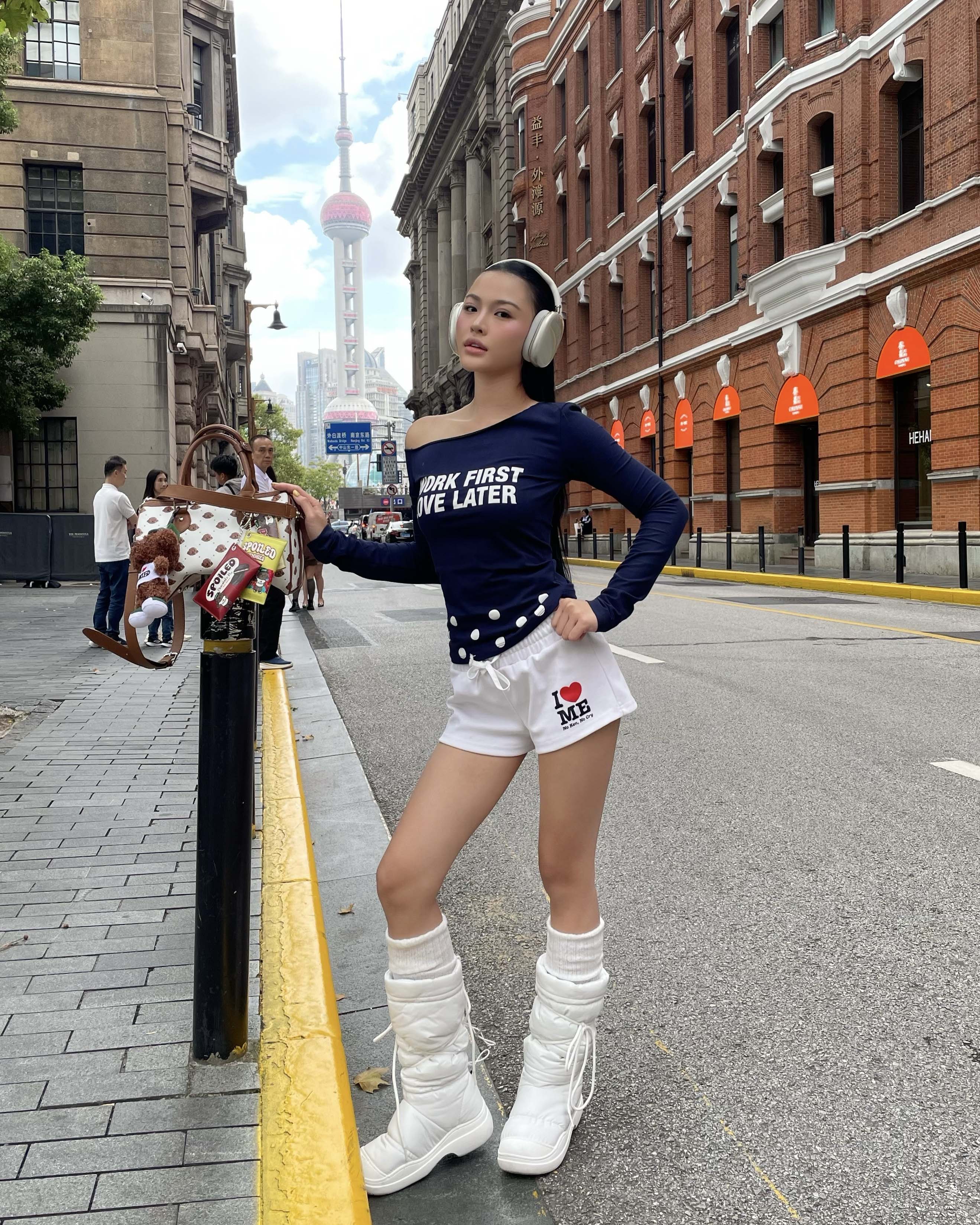 NO LOVE OFF SHOULDER LONG SLEEVE TEE